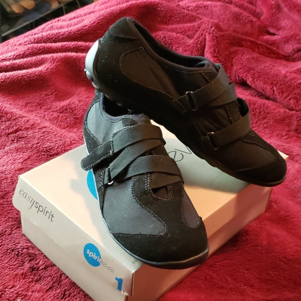 Easy Spirit Black Velcro Close Sneaker
